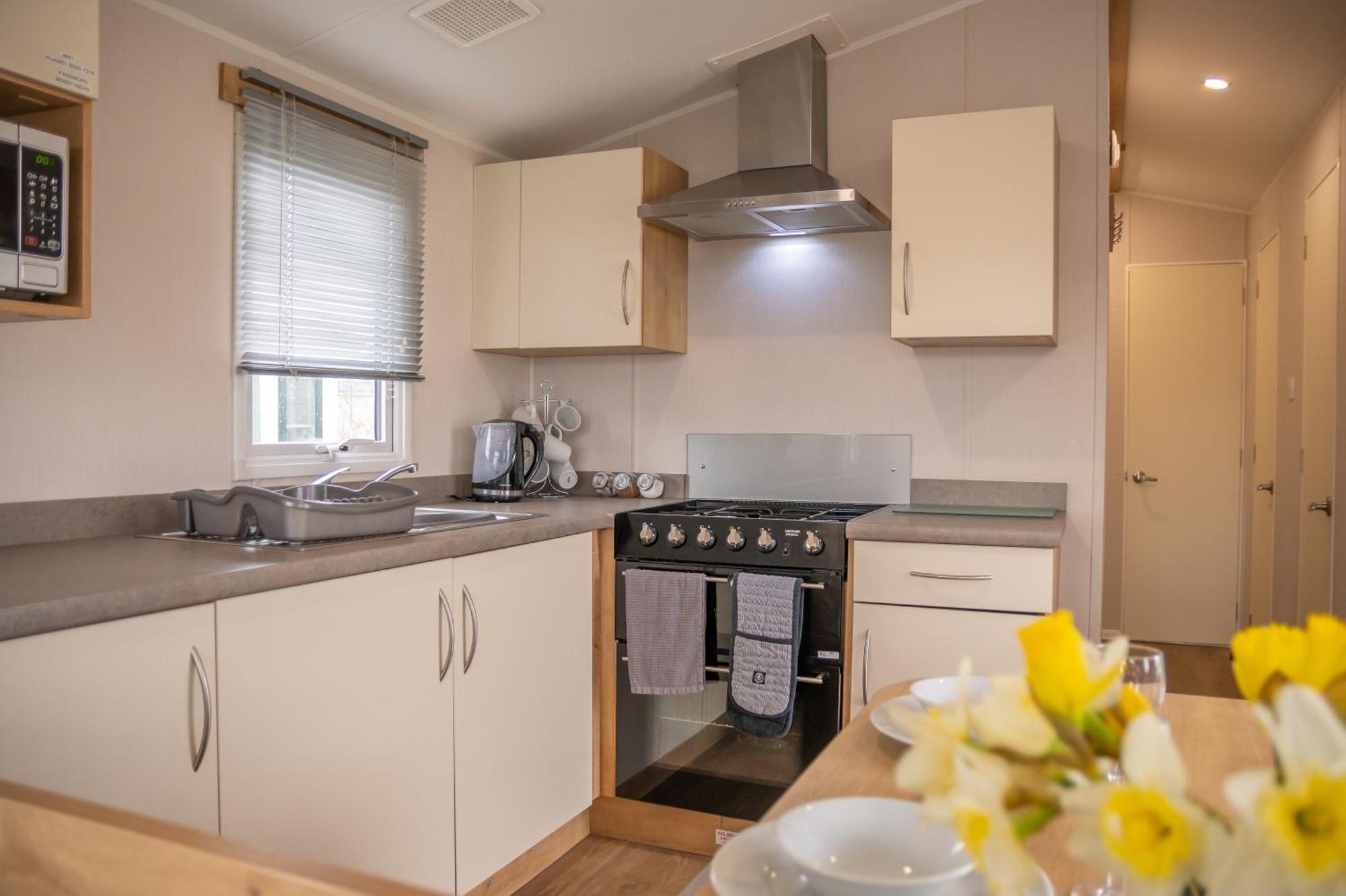 64 Lancaster The Lazy Willow 3 Bedroom Hot Tub Caravan Tattershall Lakes Exterior foto